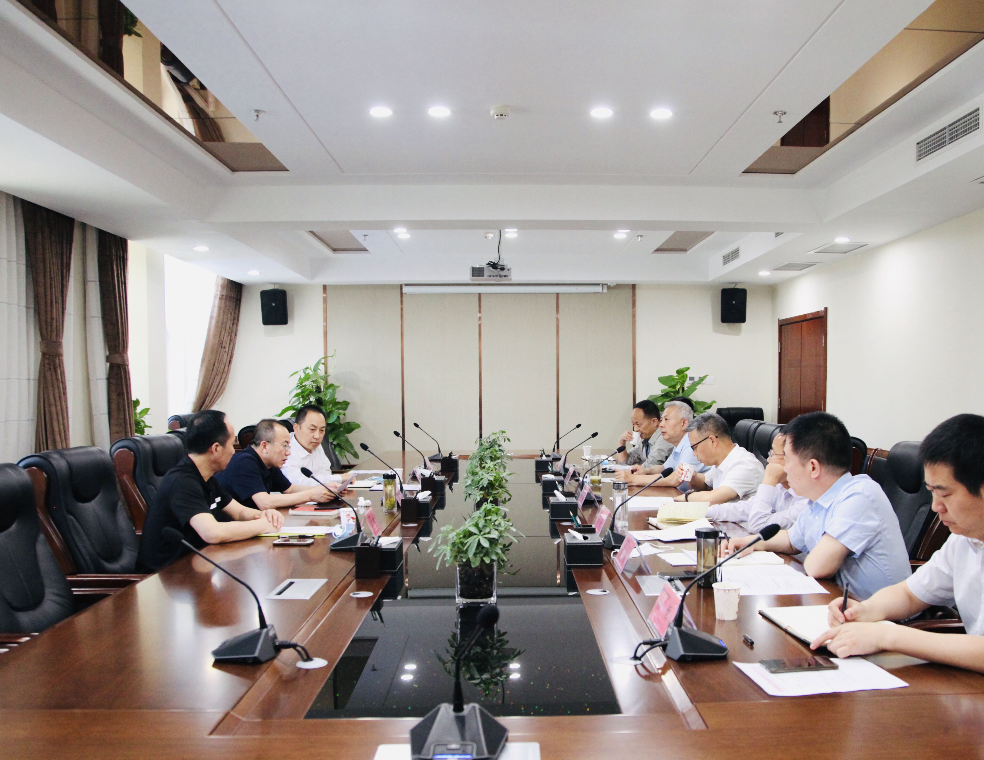 富平縣委常委、常務(wù)副縣長景軍榮到訪糧農(nóng)集團