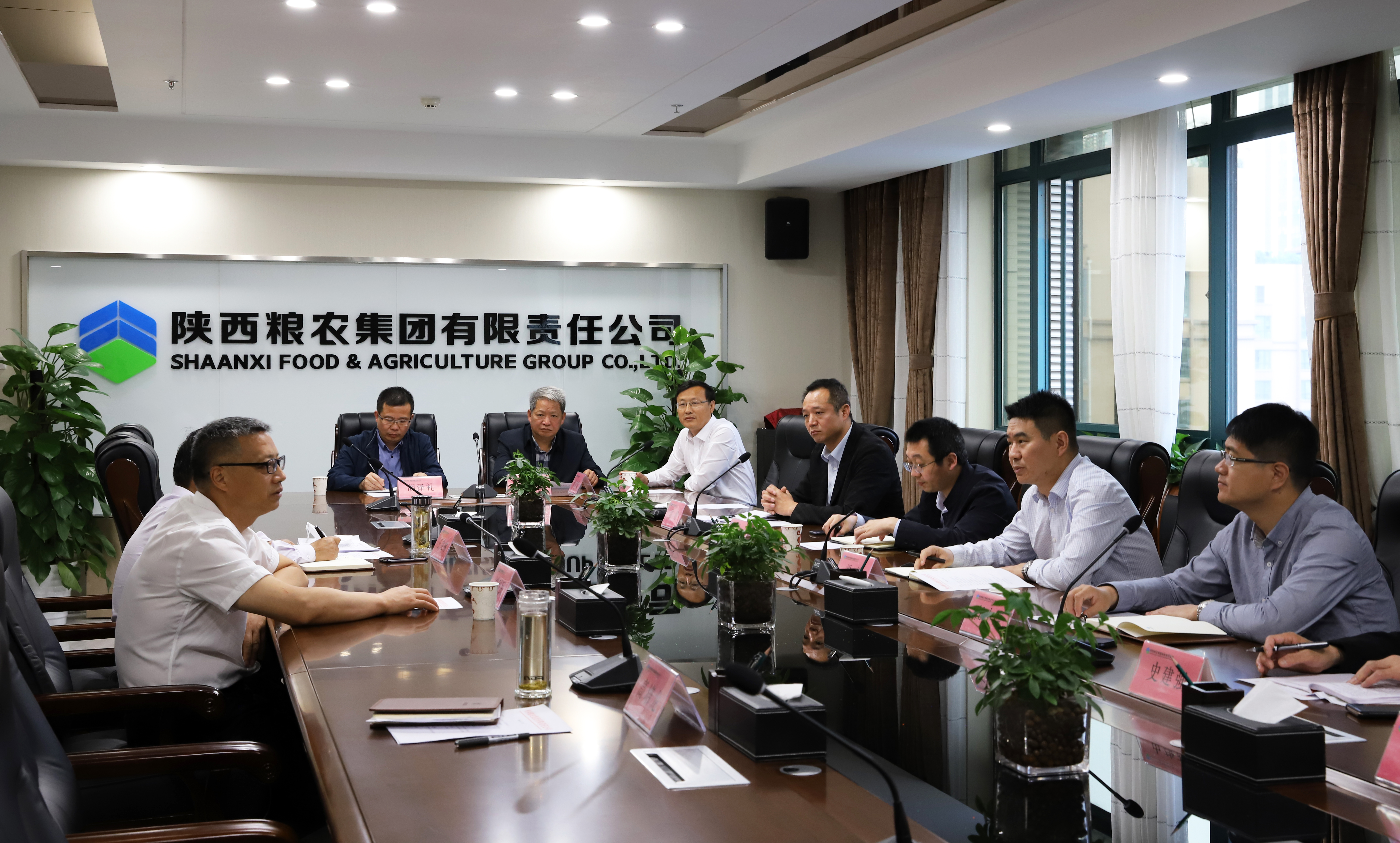 安康市白河縣委常委、常務(wù)副縣長梁鴻來訪糧農(nóng)集團