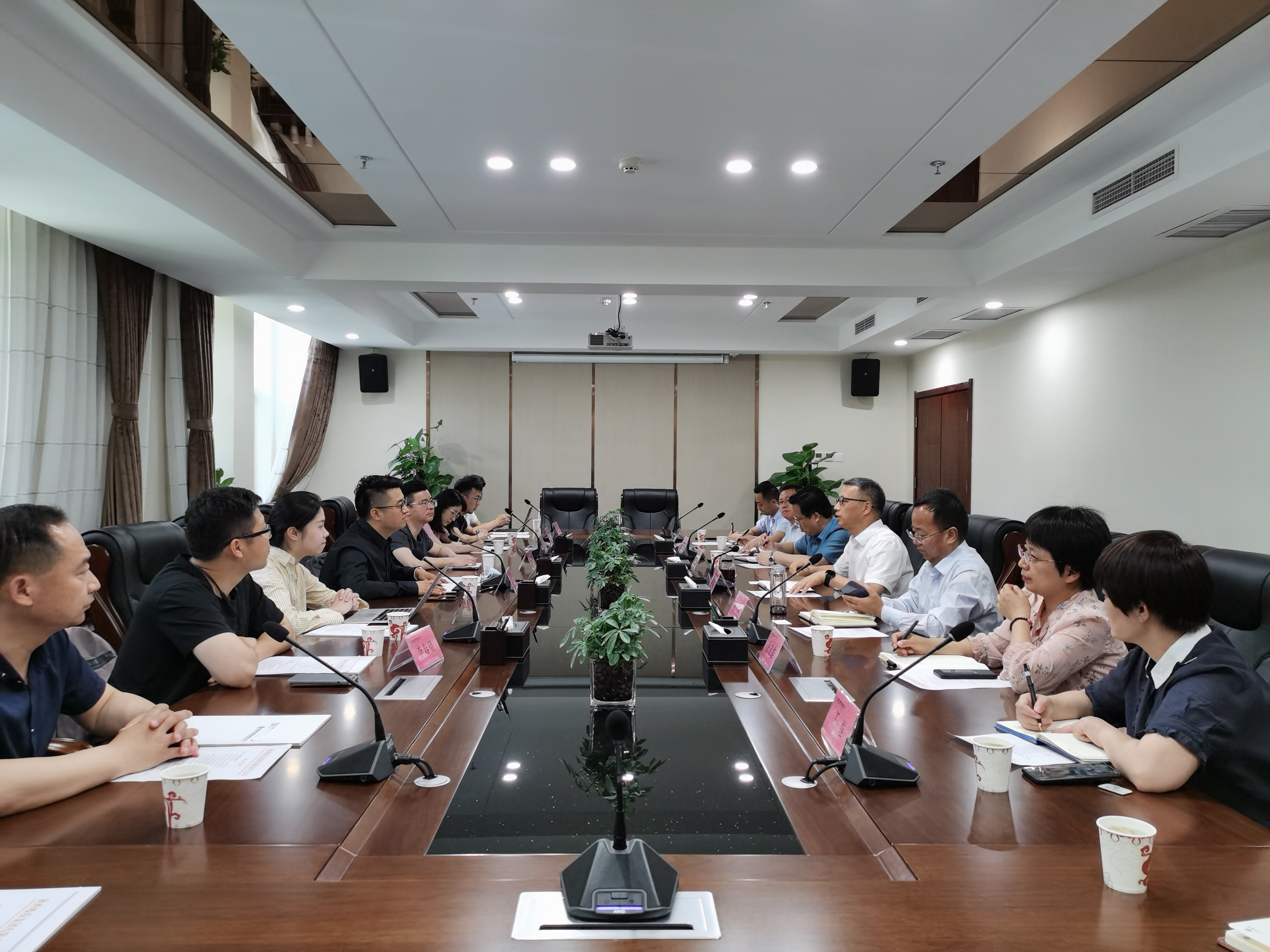 阿里巴巴春蕾計劃調(diào)研組來糧農(nóng)集團調(diào)研交流