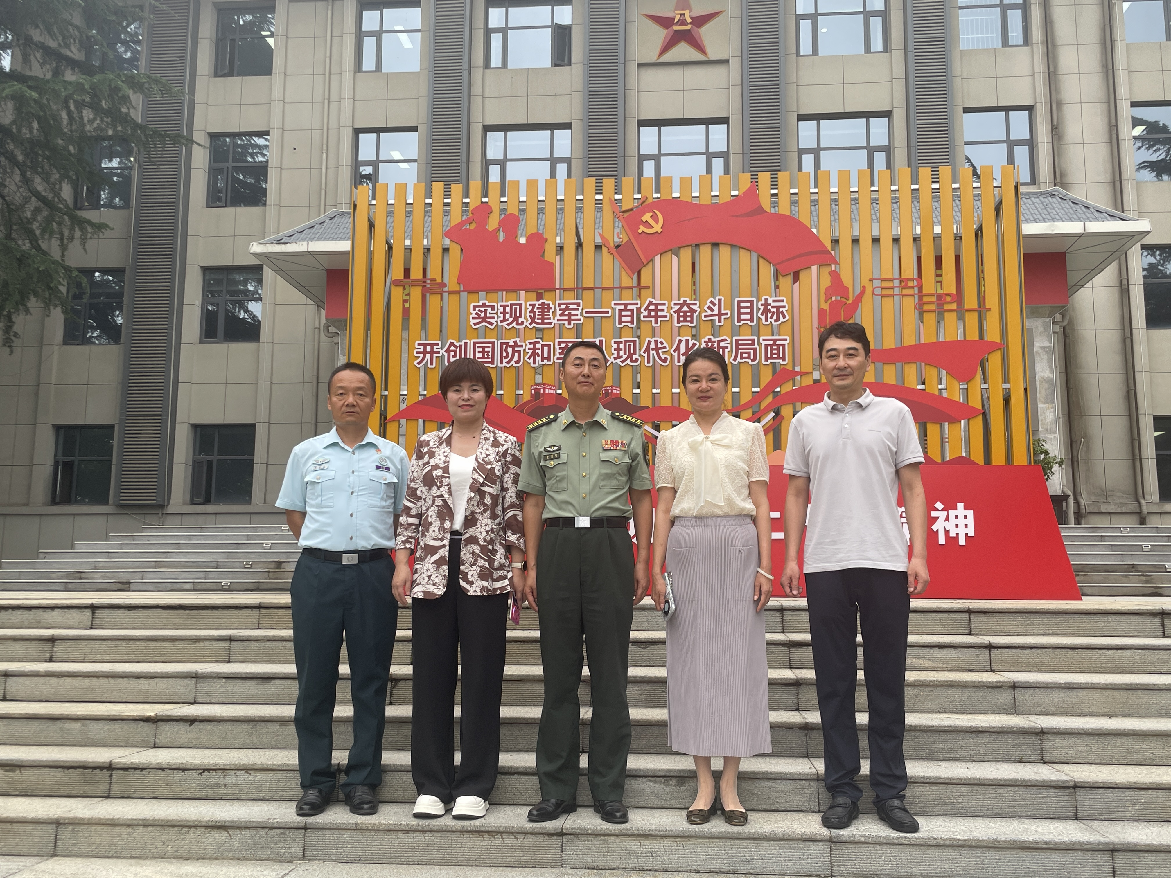 軍糧集團(tuán)：開(kāi)展“八一”前夕走訪(fǎng)慰問(wèn)駐地部隊(duì)活動(dòng)